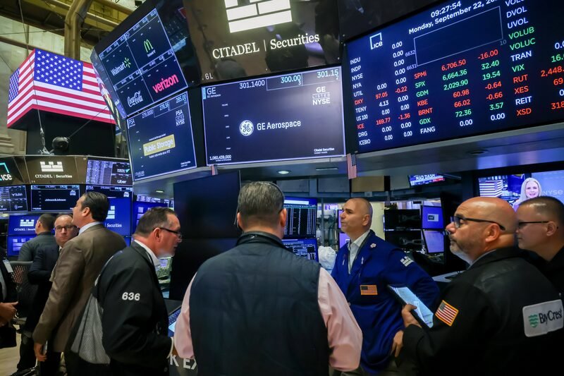Wall Street alcanza máximos, pero la cautela corporativa enciende señales de alerta