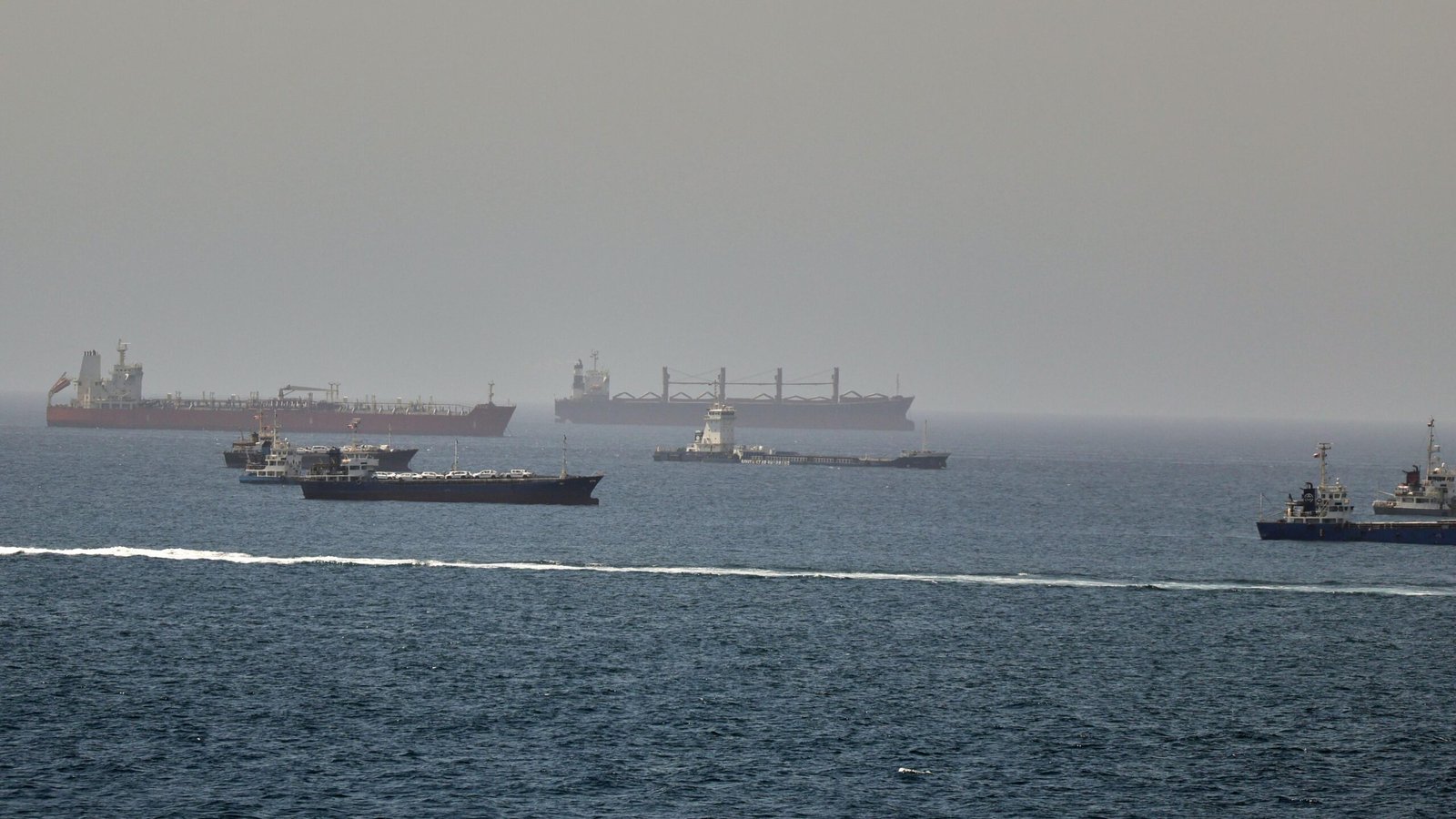 Ataque en Ormuz: ONU pausa evacuación de marineros