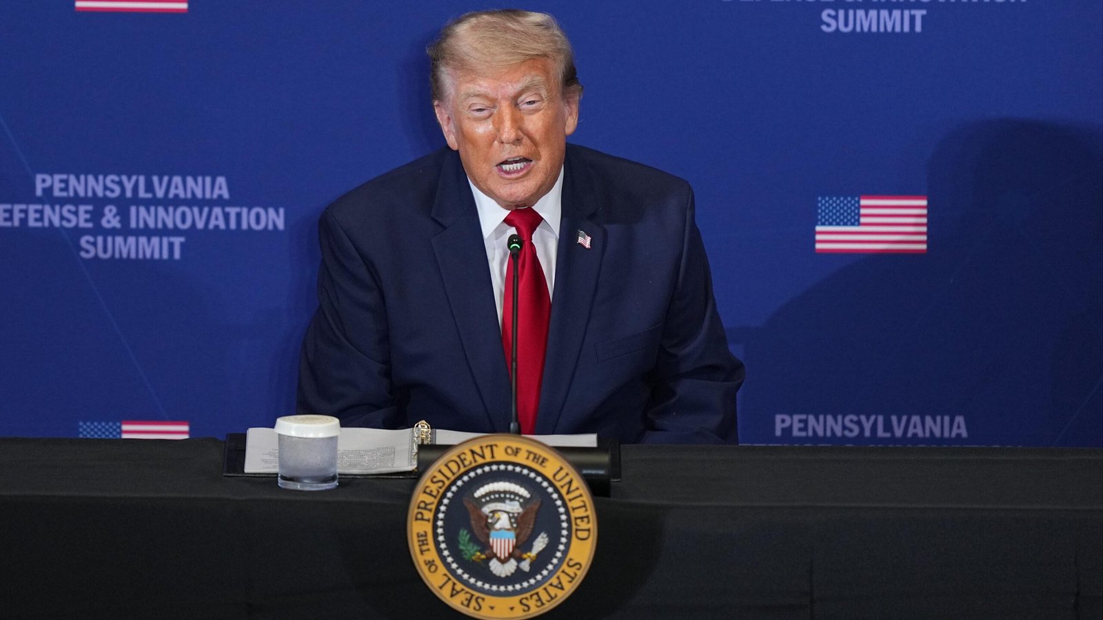 Trump Anuncia Inversión de 10.000 Millones en Defensa en Medio de Escalada con Irán