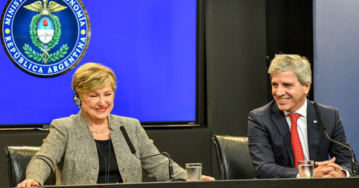 Argentina paga intereses al FMI y reservas del BCRA caen a US$48.835 millones