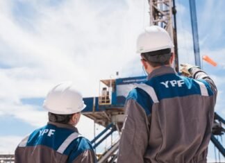 YPF vende áreas convencionales a Pecom y otras empresas por US$405 millones