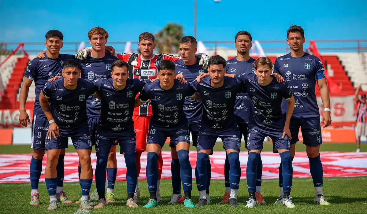 Atenas supera la adversidad en tierras mendocinas y se clasifica a cuartos de final